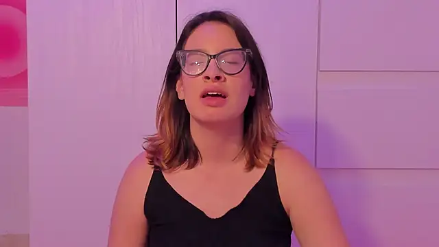 maddie walton online show from 11-19-25, 04:45