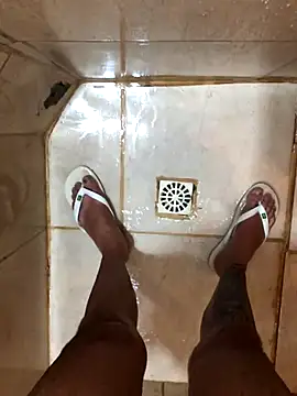 Snapshot of Luan1267 chatting on 11-14-25, 05:11 Luan1267 online show from 11-14-25, 05:11