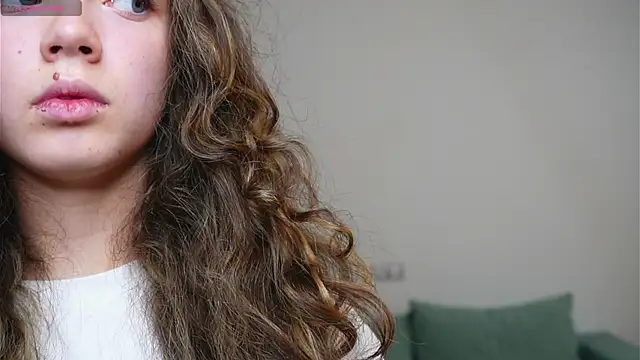 Snapshot of LaurelSatunas chatting on 11-17-25, 05:46 LaurelSatunas online show from 11-17-25, 05:46