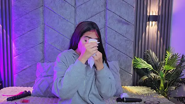  ViolletteNoir  online show from 11-30-25, 09:02