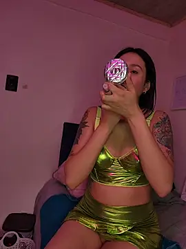 Snapshot of Natali_12 chatting on 11-23-25, 09:53 Natali 12 online show from 11-23-25, 09:53