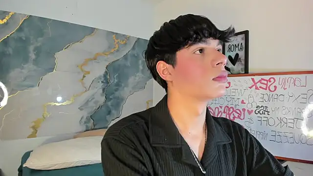 Snapshot of Isaac_Kurtt chatting on 11-11-25, 07:36 Isaac Kurtt online show from 11-11-25, 07:36