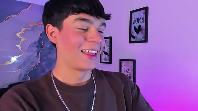 Snapshot of Isaac_Kurtt chatting on 12-22-25, 08:06 Isaac Kurtt online show from 12-22-25, 08:06