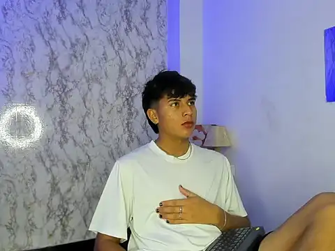 Valentino Lane online show from 02-12-26, 01:55