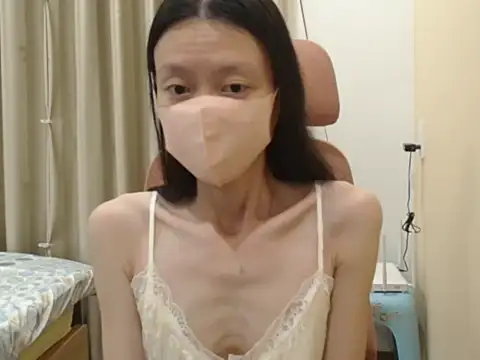 Lil-Cherries online show from 04-05-26, 05:54