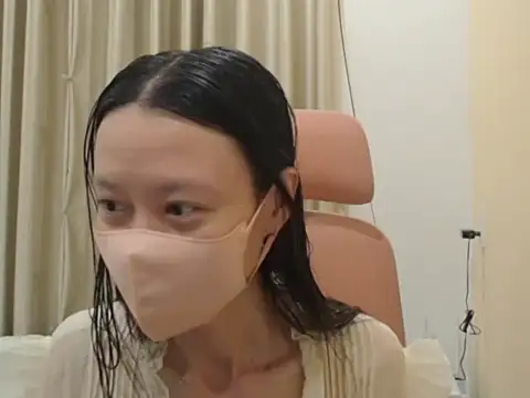 Lil-Cherries online show from 04-14-26, 01:50