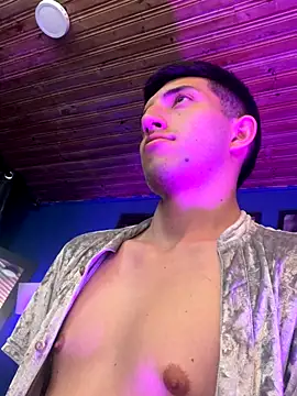 Snapshot of Un_Sluttyy chatting on 11-08-25, 12:22 Un Sluttyy online show from 11-08-25, 12:22