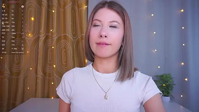 Snapshot of YvonneBou chatting on 01-07-26, 07:16 YvonneBou online show from 01-07-26, 07:16