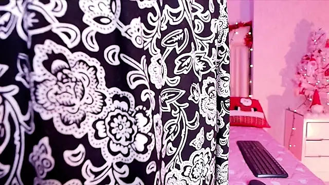 alanarose18 online show from 11-24-25, 07:13