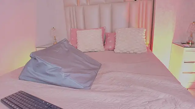 alanarose18 online show from 02-26-26, 07:24