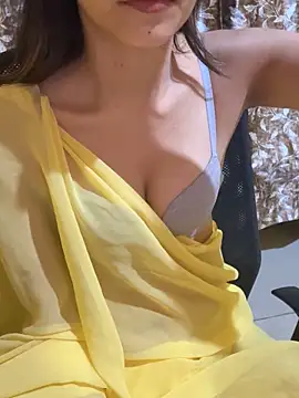 Snapshot of indianHasinna chatting on 12-15-25, 07:51 indianHasinna online show from 12-15-25, 07:51