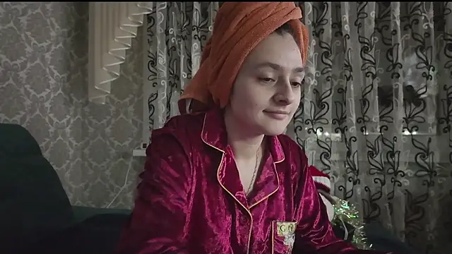 Snapshot of SweetLiaison chatting on 12-18-25, 04:57 SweetLiaison online show from 12-18-25, 04:57