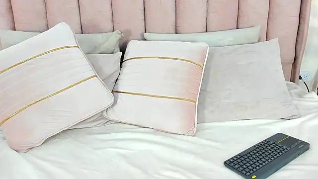 Snapshot of caro_gemm chatting on 11-18-25, 05:34 caro gemm online show from 11-18-25, 05:34