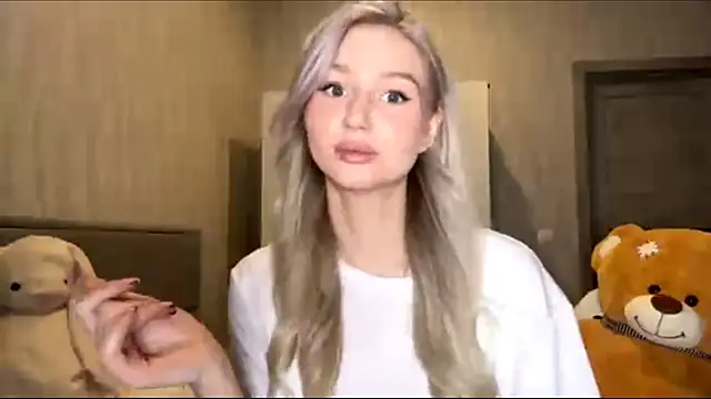 Snapshot of MoonlitCrystalia chatting on 11-09-25, 04:16 MoonlitCrystalia online show from 11-09-25, 04:16