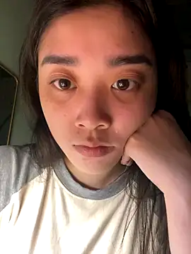 Snapshot of Lynn-122 chatting on 11-08-25, 12:33 Lynn-122 online show from 11-08-25, 12:33