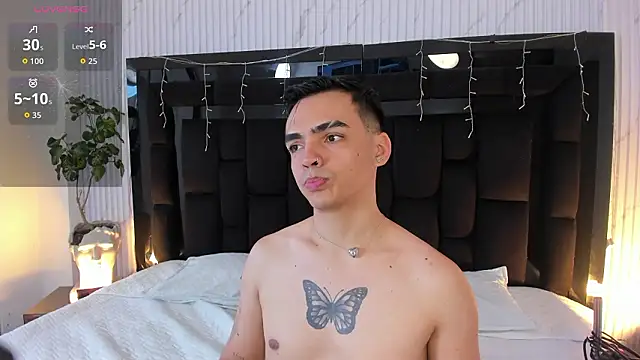 Snapshot of NicoKingg_ chatting on 03-04-26, 12:33 NicoKingg online show from 03-04-26, 12:33