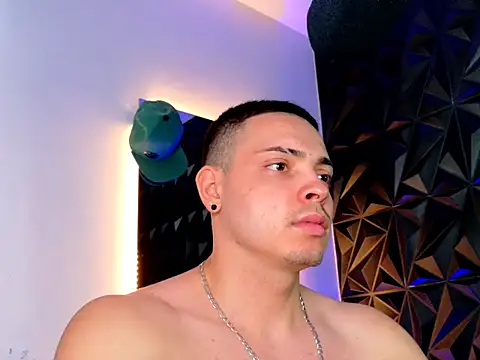 Snapshot of Maxwell_Dupont chatting on 11-14-25, 08:40 Maxwell Dupont online show from 11-14-25, 08:40