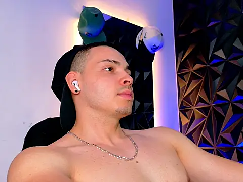 Snapshot of Maxwell_Dupont chatting on 11-15-25, 10:48 Maxwell Dupont online show from 11-15-25, 10:48