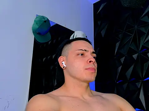 Snapshot of Maxwell_Dupont chatting on 11-21-25, 07:56 Maxwell Dupont online show from 11-21-25, 07:56