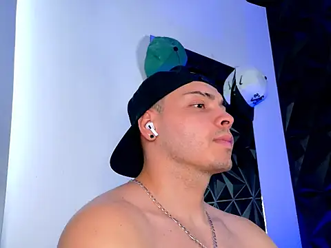 Snapshot of Maxwell_Dupont chatting on 11-25-25, 07:58 Maxwell Dupont online show from 11-25-25, 07:58