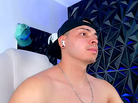 Snapshot of Maxwell_Dupont chatting on 11-26-25, 06:20 Maxwell Dupont online show from 11-26-25, 06:20