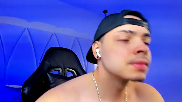 Snapshot of Maxwell_Dupont chatting on 11-29-25, 04:10 Maxwell Dupont online show from 11-29-25, 04:10