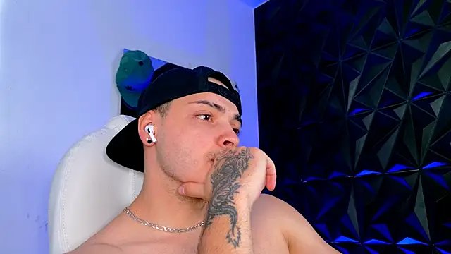 Snapshot of Maxwell_Dupont chatting on 11-30-25, 06:45 Maxwell Dupont online show from 11-30-25, 06:45