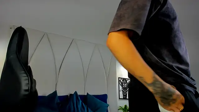 Snapshot of Maxwell_Dupont chatting on 12-01-25, 07:30 Maxwell Dupont online show from 12-01-25, 07:30