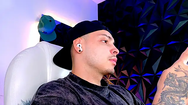 Snapshot of Maxwell_Dupont chatting on 12-02-25, 09:10 Maxwell Dupont online show from 12-02-25, 09:10