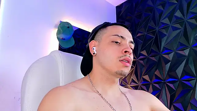 Snapshot of Maxwell_Dupont chatting on 12-04-25, 04:05 Maxwell Dupont online show from 12-04-25, 04:05