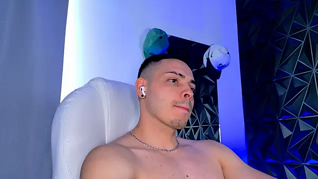 Snapshot of Maxwell_Dupont chatting on 12-15-25, 07:07 Maxwell Dupont online show from 12-15-25, 07:07