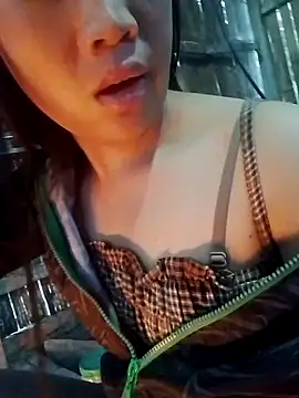 Snapshot of Yumiik2kk chatting on 11-25-25, 11:27 Yumiik2kk online show from 11-25-25, 11:27