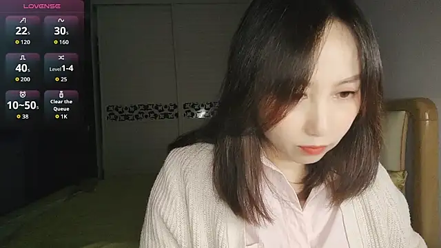 Snapshot of Ella61 chatting on 11-13-25, 12:48 Ella61 online show from 11-13-25, 12:48