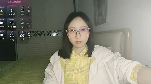 Snapshot of Ella61 chatting on 11-14-25, 12:48 Ella61 online show from 11-14-25, 12:48