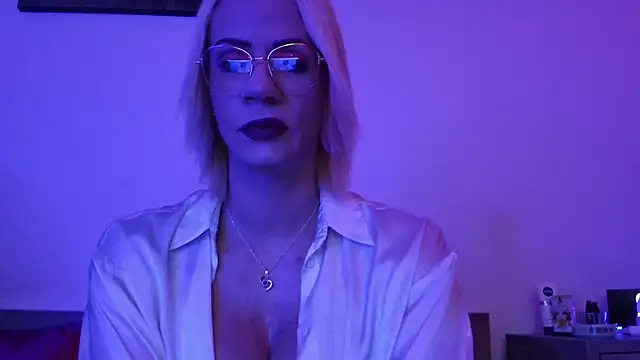 Snapshot of BlondeShemale chatting on 11-09-25, 03:10 BlondeShemale online show from 11-09-25, 03:10