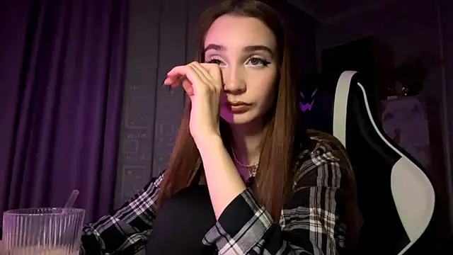 HollyPaw online show from 11-29-25, 05:16