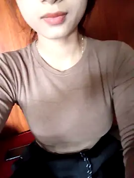 Snapshot of Hini68 chatting on 11-11-25, 04:34 Hini68 online show from 11-11-25, 04:34