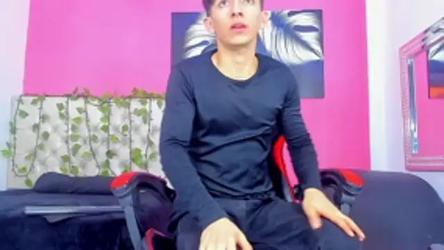 ElanGiraldo online show from 11-19-25, 09:48