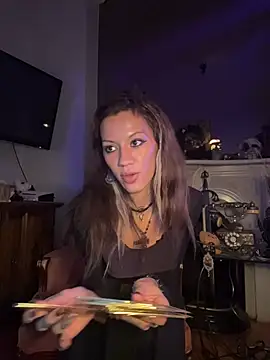 Snapshot of luxxylola chatting on 01-13-26, 11:32 luxxylola online show from 01-13-26, 11:32