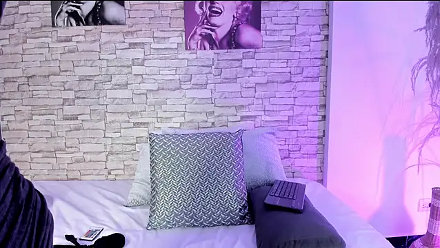 Snapshot of sofiaalarson chatting on 02-28-26, 01:50 sofiaalarson online show from 02-28-26, 01:50