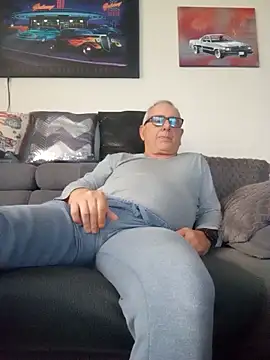 Snapshot of andy-1961 chatting on 11-17-25, 02:45 andy-1961 online show from 11-17-25, 02:45