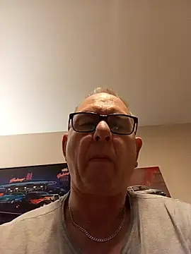 Snapshot of andy-1961 chatting on 11-18-25, 11:26 andy-1961 online show from 11-18-25, 11:26