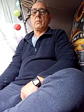 Snapshot of andy-1961 chatting on 11-25-25, 12:27 andy-1961 online show from 11-25-25, 12:27