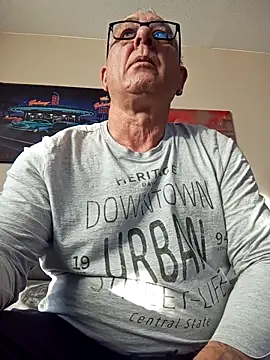 Snapshot of andy-1961 chatting on 12-15-25, 09:57 andy-1961 online show from 12-15-25, 09:57