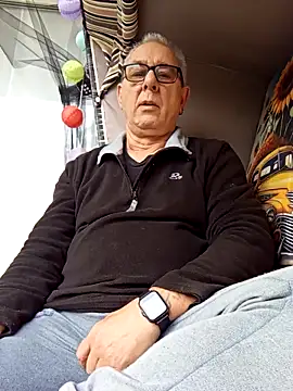 Snapshot of andy-1961 chatting on 12-21-25, 11:28 andy-1961 online show from 12-21-25, 11:28