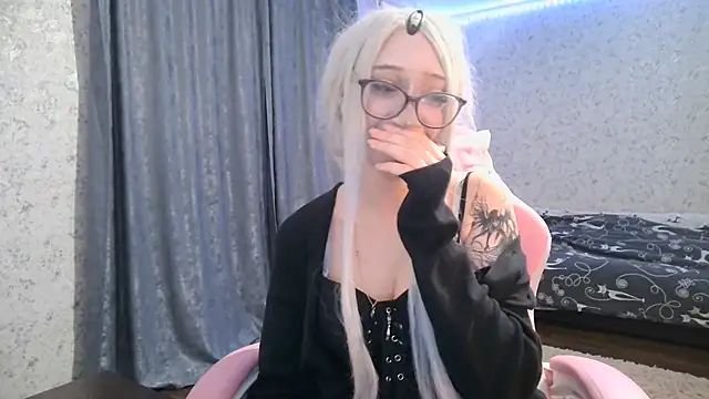 Snapshot of cupcakevice chatting on 11-28-25, 05:15 cupcakevice online show from 11-28-25, 05:15