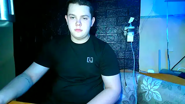 Snapshot of CuteButNaughty_ chatting on 01-06-26, 09:29 CuteButNaughty online show from 01-06-26, 09:29