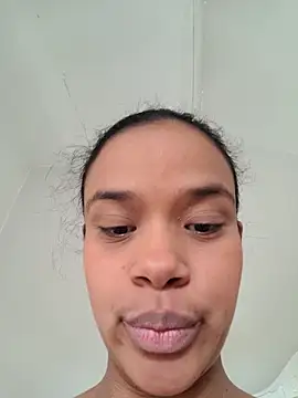 Snapshot of kyliecastell chatting on 11-14-25, 02:16 kyliecastell online show from 11-14-25, 02:16