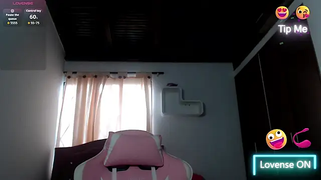 Snapshot of chloe_cherry_ chatting on 11-15-25, 07:54 chloe cherry online show from 11-15-25, 07:54