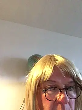 simone xdressing online show from 12-15-24, 02:05